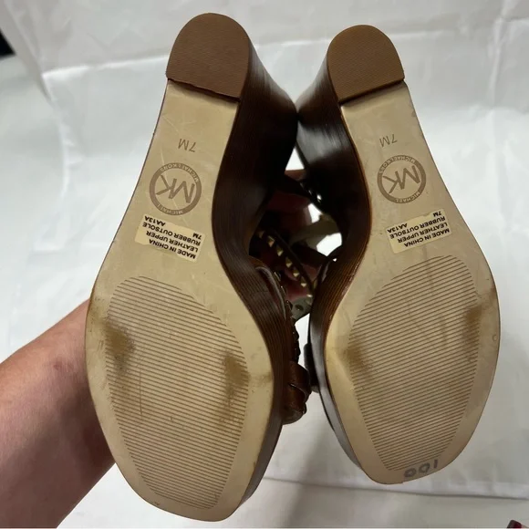 New MICHAEL Michael Kors Brown Gold Wedge Sandals - Picture 4 of 5